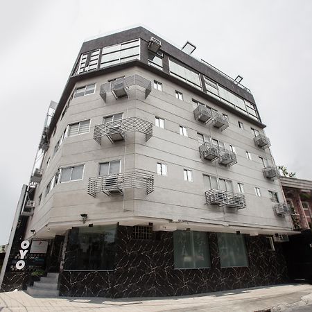 Oyo 675 서킷 호스텔 - 직원 백신 접종 마카티 외부 사진